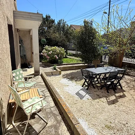 Casa de Férias Maison Proche De La Cite Avec Jardin *