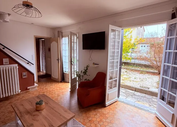 Maison Proche De La Cite Avec Jardin