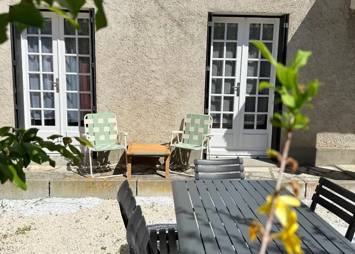 Casa de Férias Maison Proche De La Cite Avec Jardin